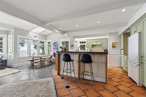 105 Island Park Dr, Galiano Island, BC, V0N1P0 | Card Image