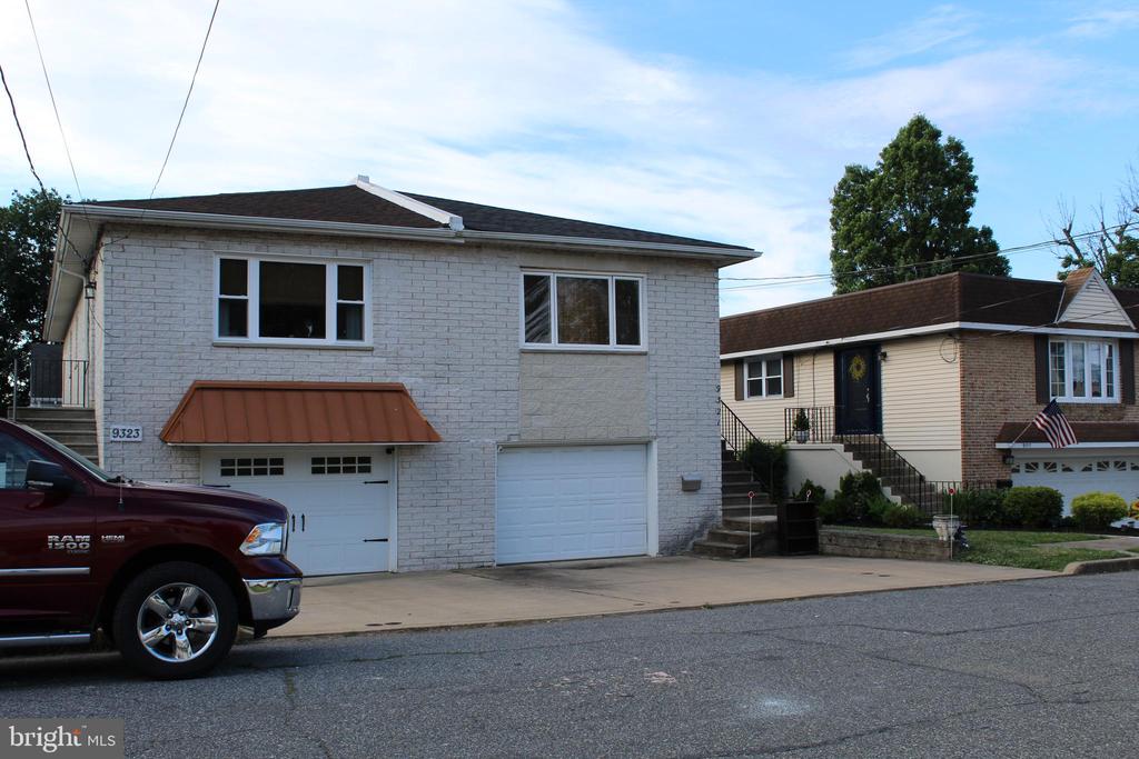 Edmund St, Philadelphia, PA 19114