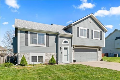 8916 Ne 114th Ter, Kansas City, MO, 64157-8112 | Card Image