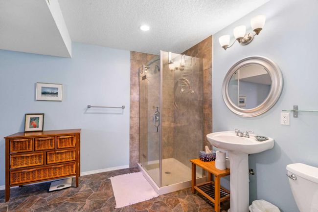 21 Everhollow Rise Sw, Home with 4 bedrooms, 3 bathrooms and 2 parking in Calgary AB | Image 34