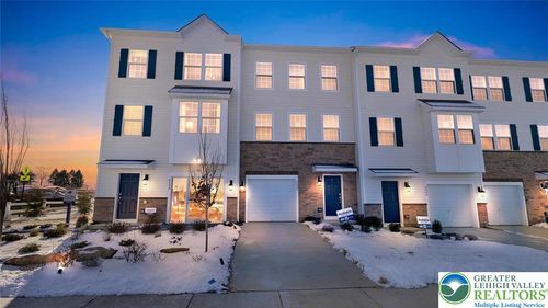 8303 Alexander Ct, BREINIGSVILLE, PA, 18031-8756 | Card Image