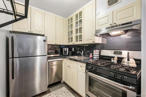 2j-33 Barker Ave, White Plains, NY, 10601-1635 | Card Image