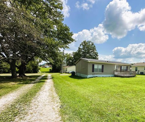 2005 Sharkey Rd, Morehead, KY, 40351-8002 | Card Image