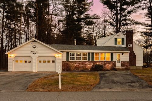 173 E Main St, East Hampstead, NH, 03826-2519 | Card Image