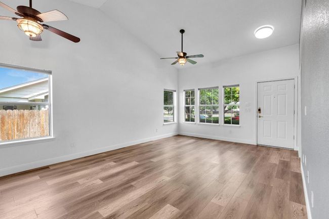 112 Prairie Springs Loop, House other with 2 bedrooms, 2 bathrooms and 2 parking in Georgetown TX | Image 5