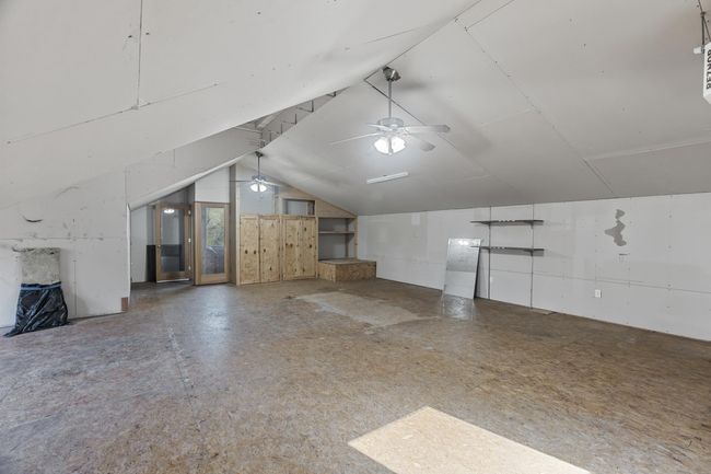 Apartment on top of garage | Image 39