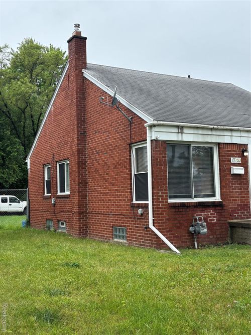 17753 Woodbine St, Detroit, MI, 48219-3080 | Card Image