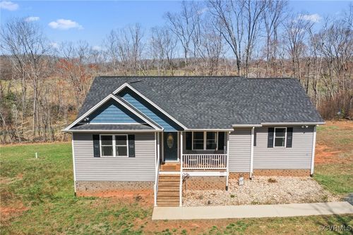 670 Woodland Rd, APPOMATTOX, VA, 24522-2209 | Card Image
