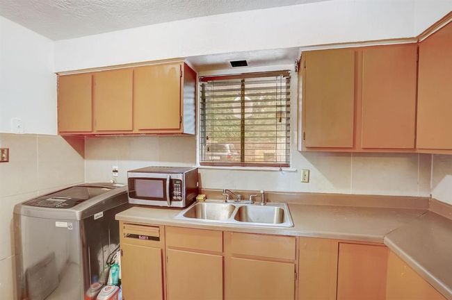 11055 Vailview Dr, House other with 3 bedrooms, 2 bathrooms and null parking in Houston TX | Image 4