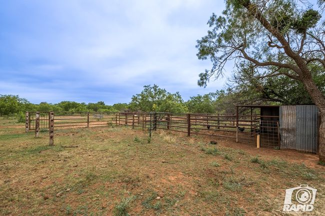 715 E Main St, House other with 3 bedrooms, 2 bathrooms and 2 parking in Bronte TX | Image 34