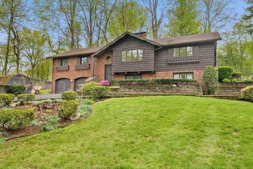 2552 Ridgewood Trl, Berrien Springs, MI, 49103-9777 | Card Image