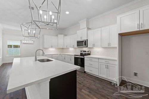 9993 Parker Lake Cir, Navarre, FL, 32566-4808 | Card Image