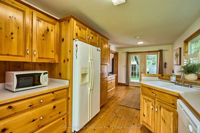 2148 Stisted Rd S, House other with 3 bedrooms, 2 bathrooms and 6 parking in Sprucedale ON | Image 9