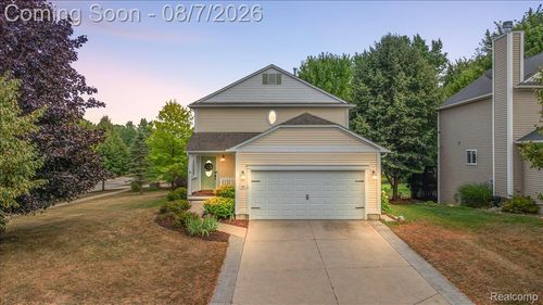 920 E Caroline St, Fenton, MI, 48430-2161 | Card Image