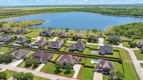 2411 Lakeway Dr, Friendswood, TX, 77546-6194 | Card Image