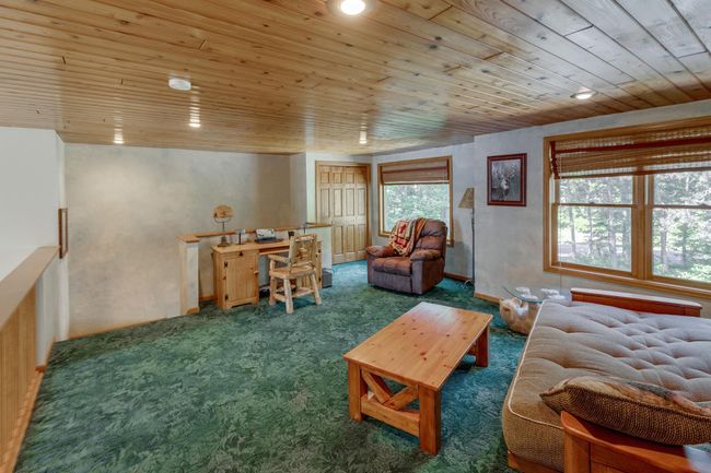 Large Upper Level Loft Area for Guests | Image 30