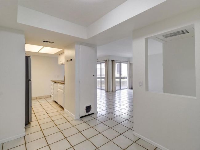 Dining Area Adjacent to Kitchen | Image 24