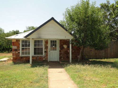 604 E Luce St, Llano, TX, 78643-2026 | Card Image