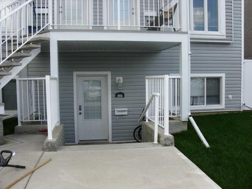 302 Northlands Pointe Ne, Medicine Hat, AB, T1C0C1 | Card Image