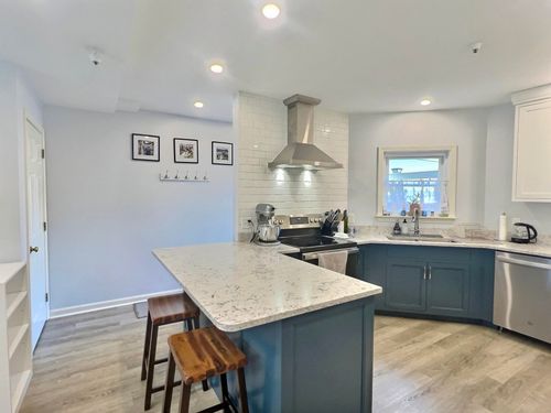 40 Wolf Rd, Lebanon, NH, 03766-1943 | Card Image