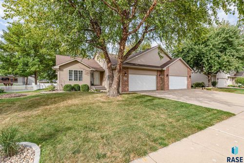 6111 S Avalon Ave, Sioux Falls, SD, 57108-2518 | Card Image