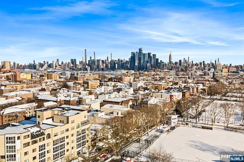 416 2nd St, Union City, NJ, 07087-4576 | Card Image