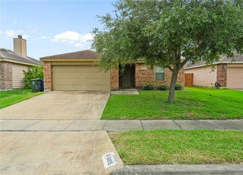 6815 Fox Hill Dr, Corpus Christi, TX, 78413-5832 | Card Image