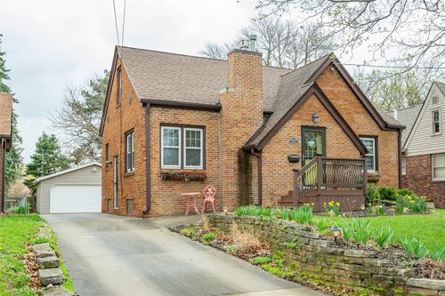 1647 Beaver Ave, Des Moines, IA, 50310-3858 | Card Image