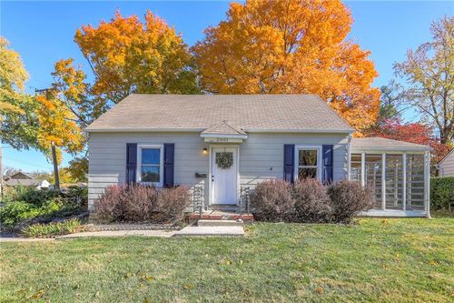 2801 S 8th Ter, Kansas City, KS, 66103-2533 | Card Image