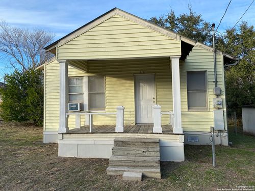 416 W Johnson, Pleasanton, TX, 78064 | Card Image