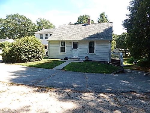 28 Old Post Rd, Westerly, RI, 02891-6604 | Card Image