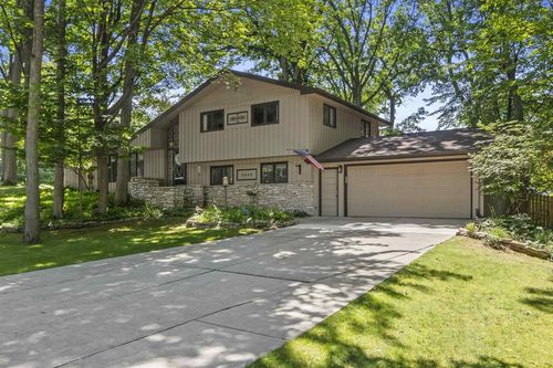 2424 Pinehurst Circle, GREEN BAY, WI, 54302 | Card Image