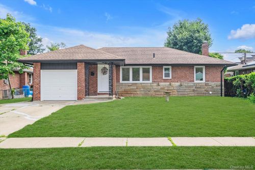 788 Dean Dr, North Baldwin, NY, 11510-1106 | Card Image