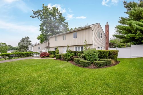 12 Dover Ln, Old Bethpage, NY, 11804-1606 | Card Image