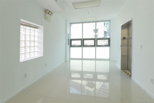 2fl-131-04 40th Rd, Flushing, NY, 11354-5175 | Card Image