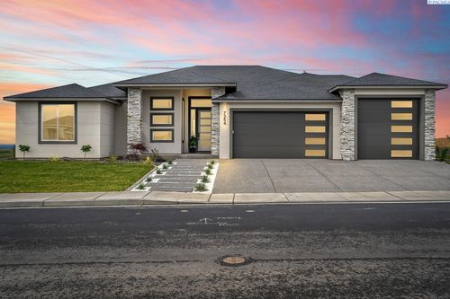 7354 W 22nd Ave, Kennewick, WA, 99338-5590 | Card Image