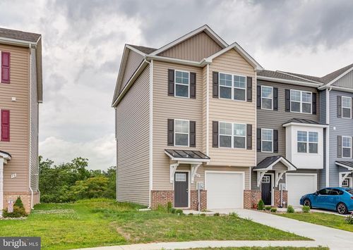 85 Moses Dr, MARTINSBURG, WV, 25405-1142 | Card Image