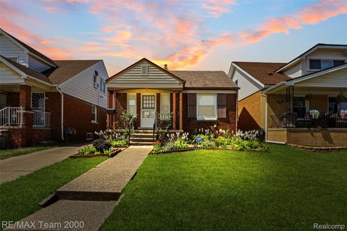 6847 Middlepointe St, Dearborn, MI, 48126-1946 | Card Image