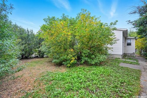 838 Av K N, Saskatoon, SK, S7L2N1 | Card Image