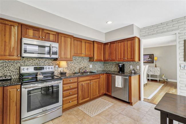 APT-391 - 15 Calibogue Cay Rd, Condo with 2 bedrooms, 2 bathrooms and null parking in Hilton Head Island SC | Image 16