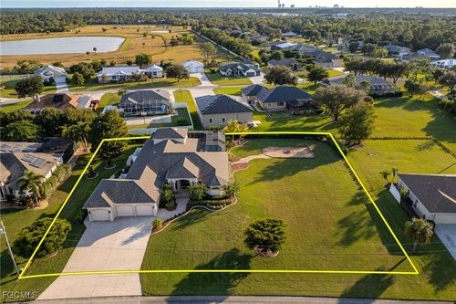 8230 Hunters Glen Cir, NORTH FORT MYERS, FL, 33917-4752 | Card Image