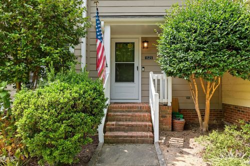 1525 Edgeside Ct, Raleigh, NC, 27609-3570 | Card Image