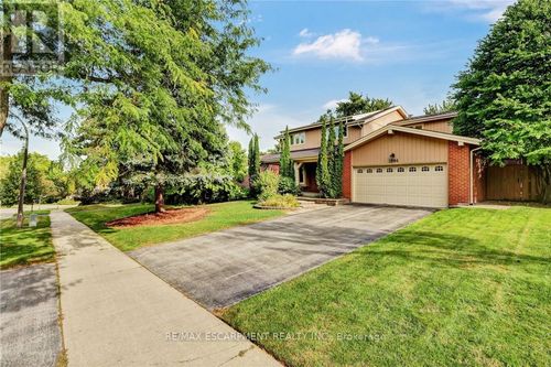 2284 Mansfield Drive, Burlington (Tyandaga), ON, L7P3J4 | Card Image