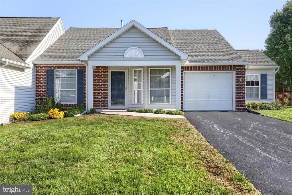 Briarly Dr, Carlisle, PA 17015