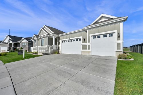 2431 N Hooded Crane Cir, Clinton, UT, 84015-8307 | Card Image