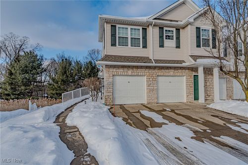 5080 Whispering Oaks Boulevard, Parma, OH, 44134 | Card Image