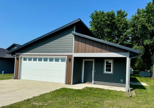 207 34th Ave W, Spencer, IA, 51301-2312 | Card Image
