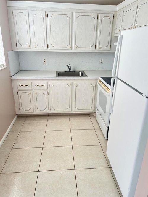 40 Canterbury B, West Palm Beach, FL, 33417-1361 | Card Image