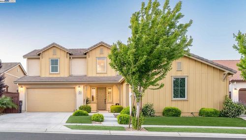 625 W Warren Dr, Mountain House, CA, 95391-1492 | Card Image