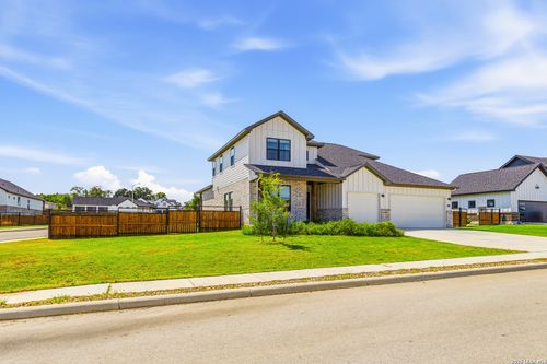 145 W Magnolia Cir, La Vernia, TX, 78121-0108 | Card Image